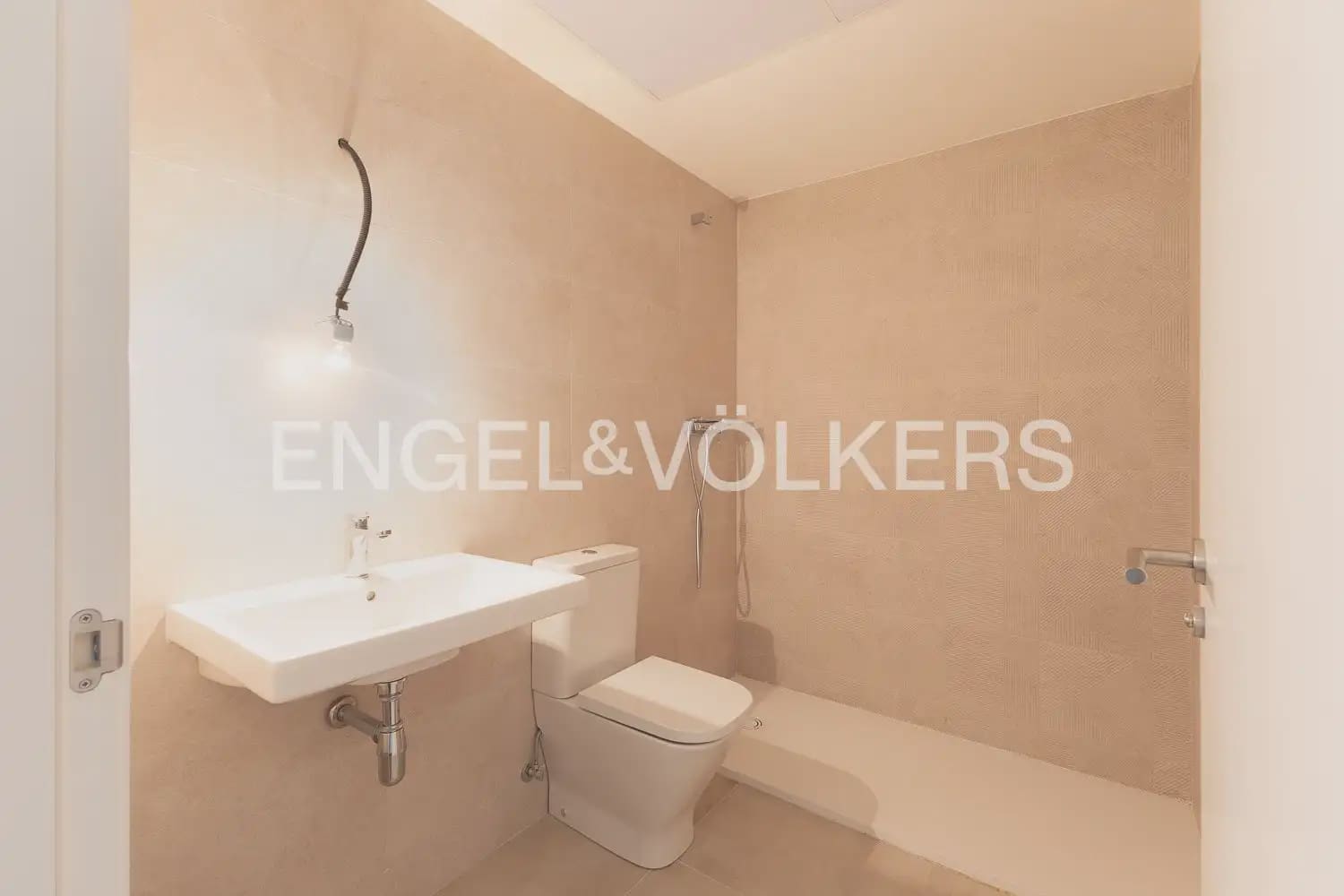 2 slaapkamer Flat te koop in Valencia stad met zwembad garage - € 445.000 (Ref: 9909691)