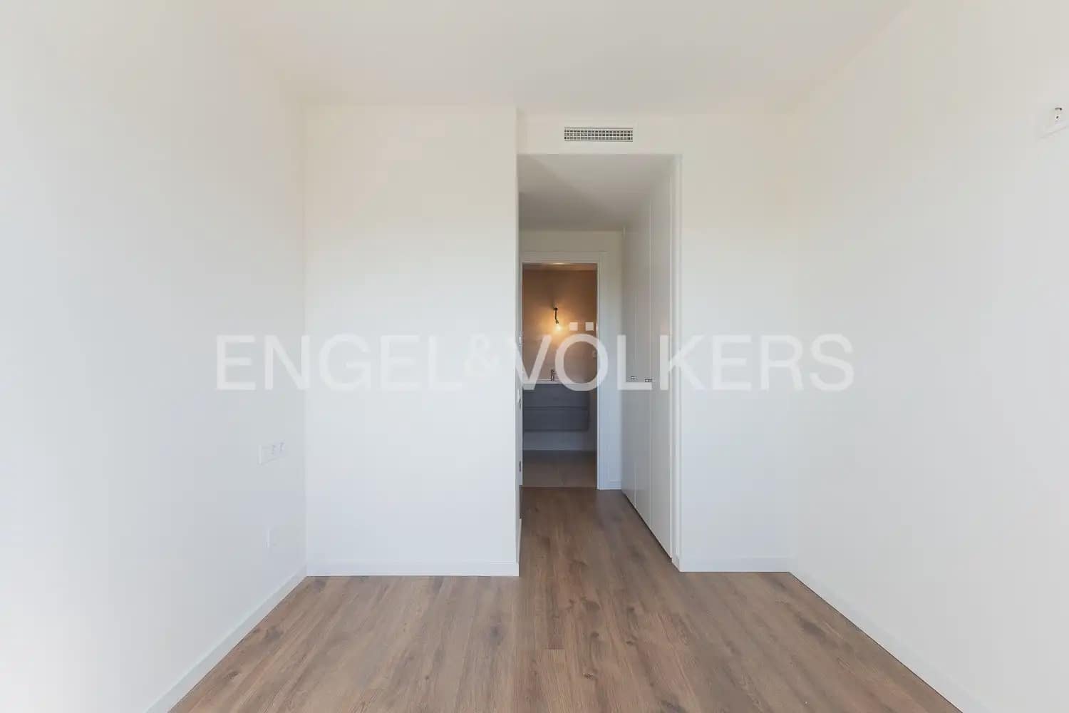 2 slaapkamer Flat te koop in Valencia stad met zwembad garage - € 445.000 (Ref: 9909691)