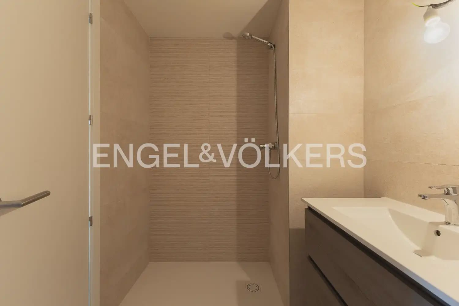 2 slaapkamer Flat te koop in Valencia stad met zwembad garage - € 445.000 (Ref: 9909691)