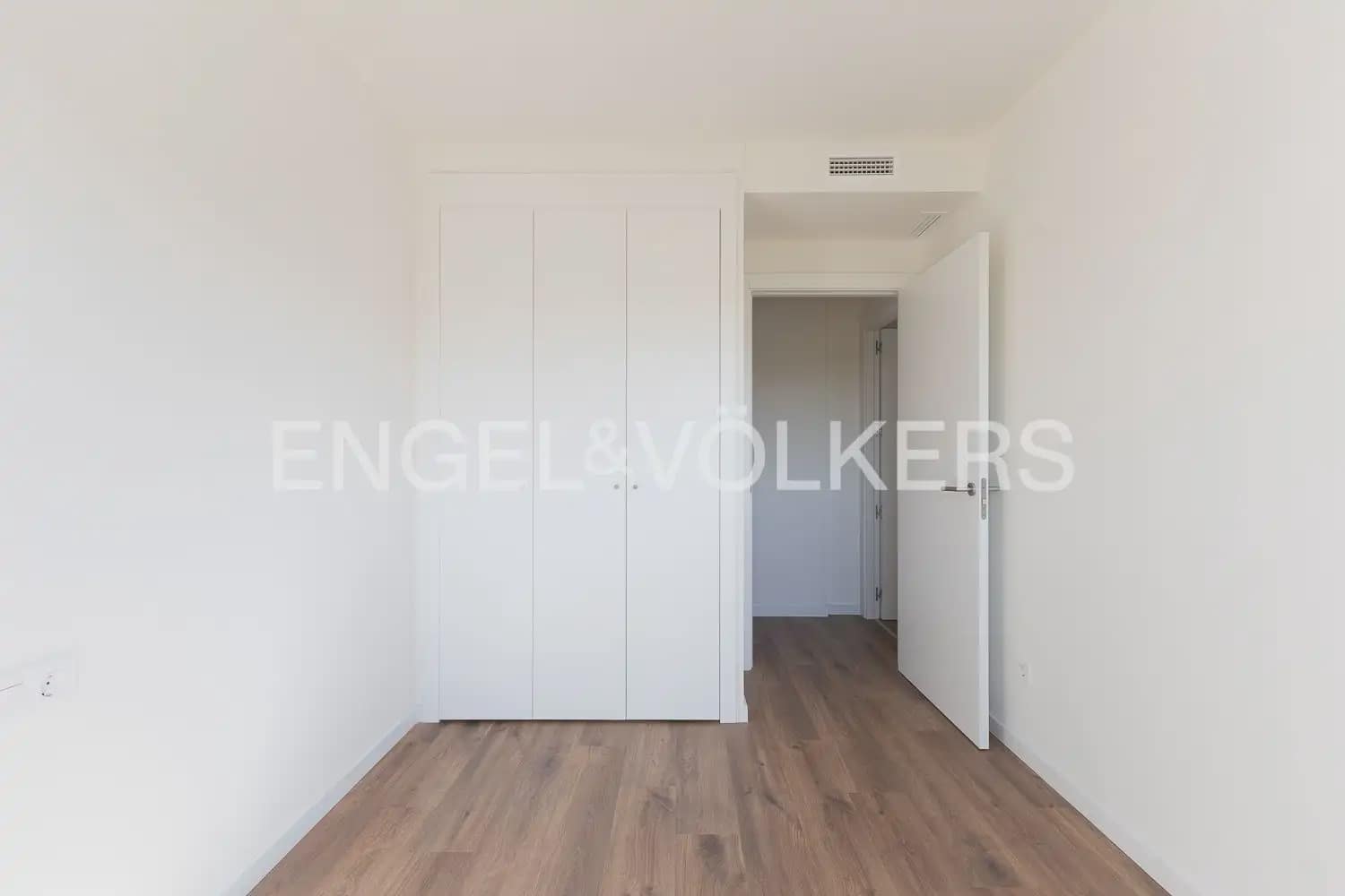2 slaapkamer Flat te koop in Valencia stad met zwembad garage - € 445.000 (Ref: 9909691)