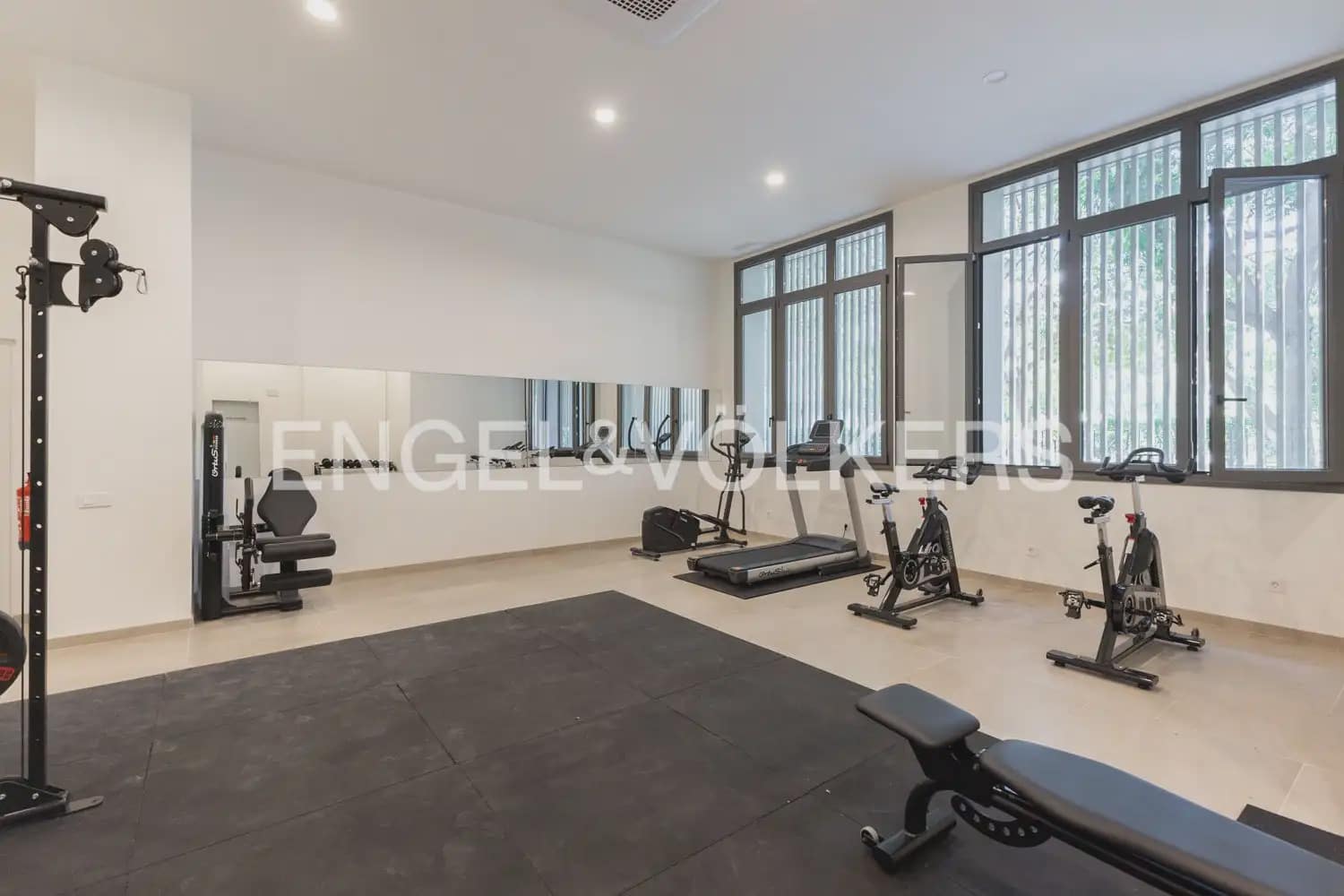 2 slaapkamer Flat te koop in Valencia stad met zwembad garage - € 445.000 (Ref: 9909691)