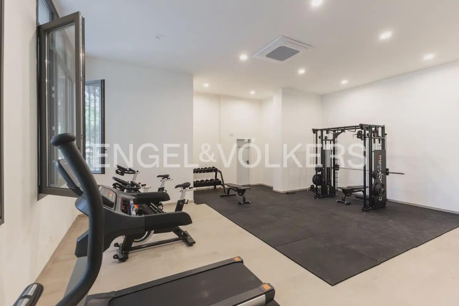 2 slaapkamer Flat te koop in Valencia stad met zwembad garage - € 445.000 (Ref: 9909691)