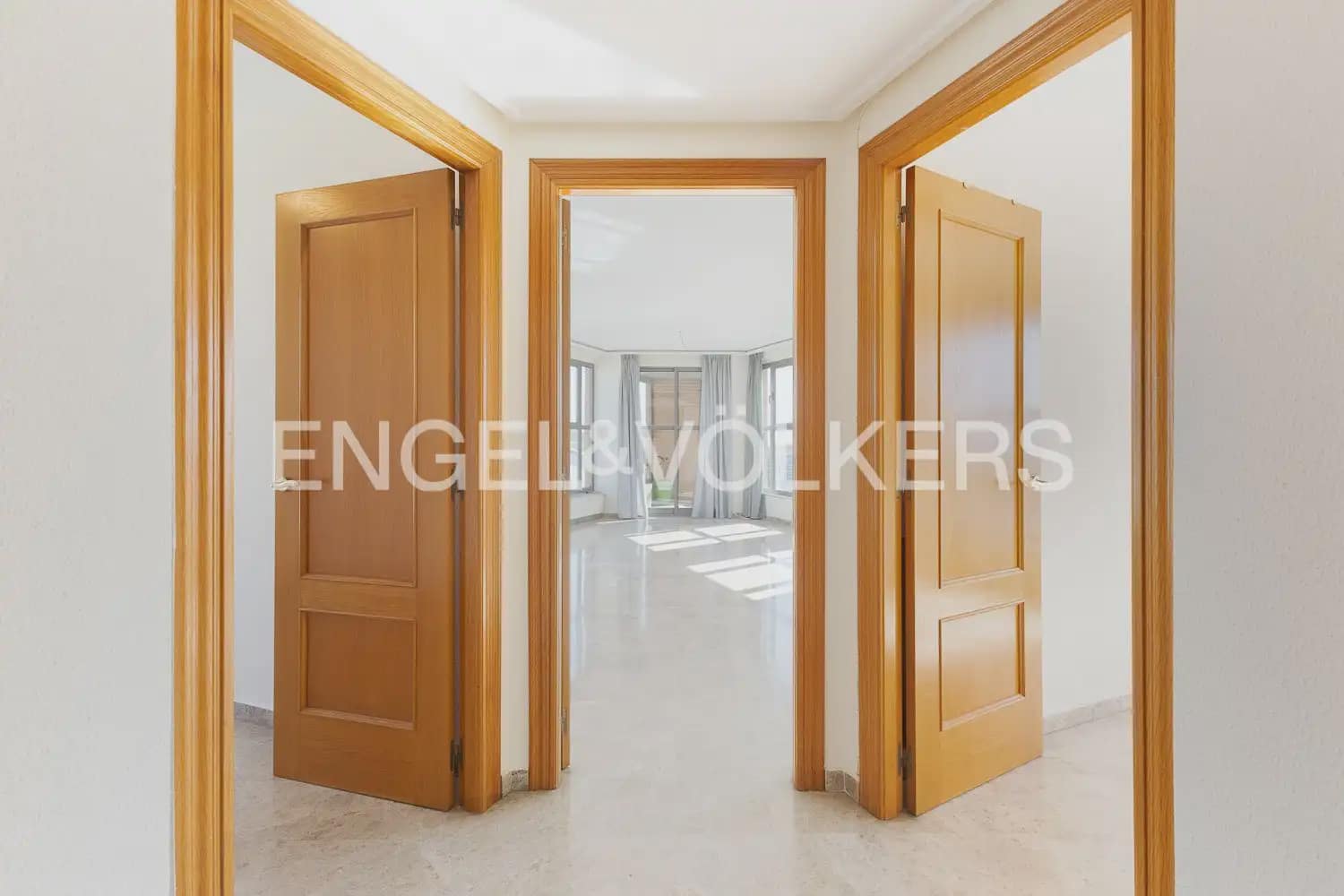 4 Zimmer Wohnung zu vermieten in Valencia Stadt mit Pool Garage - 2.400 € (Ref: 9909788)