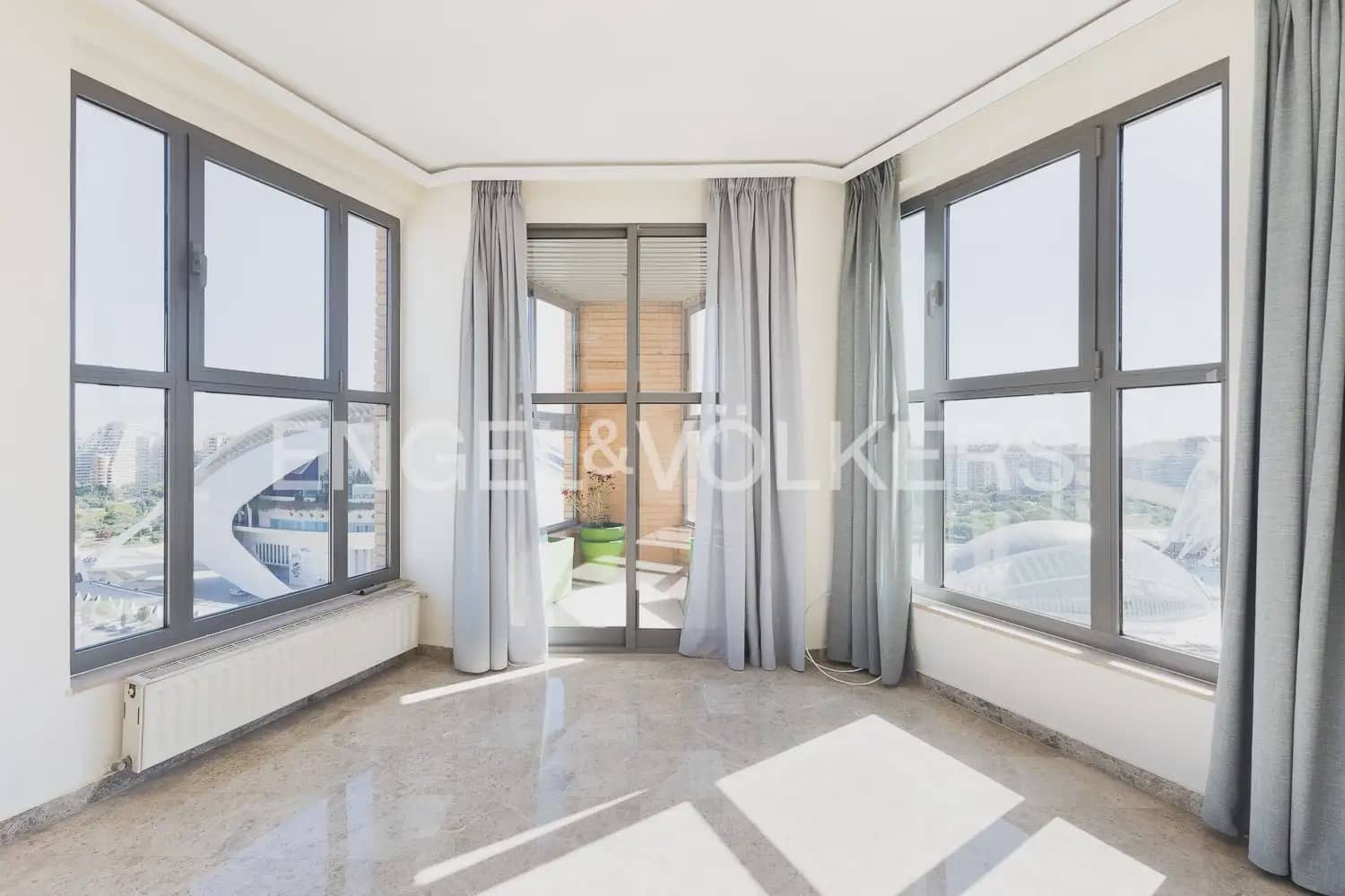 4 Zimmer Wohnung zu vermieten in Valencia Stadt mit Pool Garage - 2.400 € (Ref: 9909788)