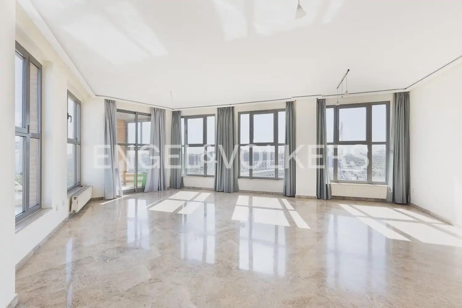 4 Zimmer Wohnung zu vermieten in Valencia Stadt mit Pool Garage - 2.400 € (Ref: 9909788)