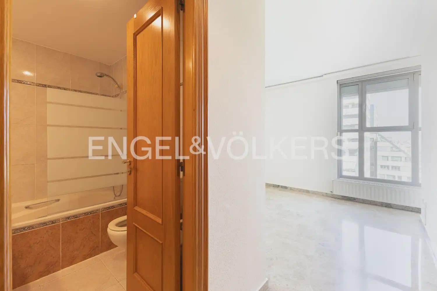 4 Zimmer Wohnung zu vermieten in Valencia Stadt mit Pool Garage - 2.400 € (Ref: 9909788)