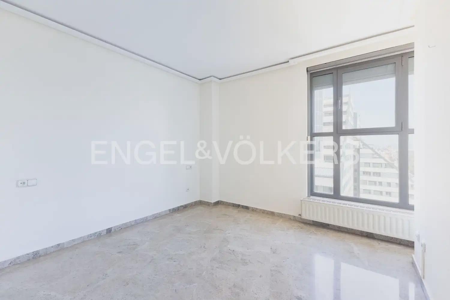 4 Zimmer Wohnung zu vermieten in Valencia Stadt mit Pool Garage - 2.400 € (Ref: 9909788)