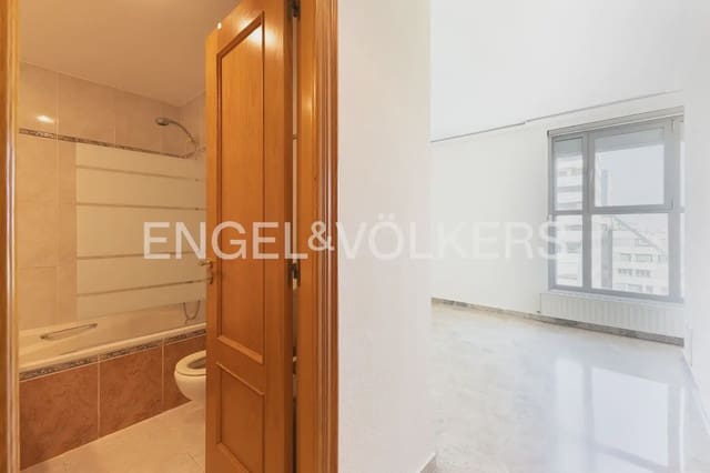 4 Zimmer Wohnung zu vermieten in Ciutat de les Arts i de les Ciencies, València Stadt mit Pool Garage - 2.400 € (Ref: 9909788)