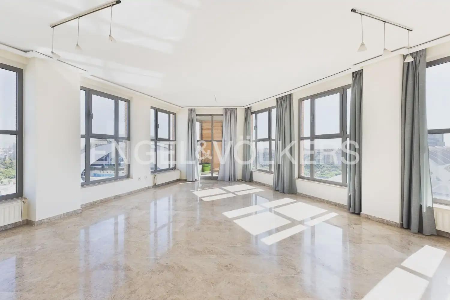 4 Zimmer Wohnung zu vermieten in Valencia Stadt mit Pool Garage - 2.400 € (Ref: 9909788)