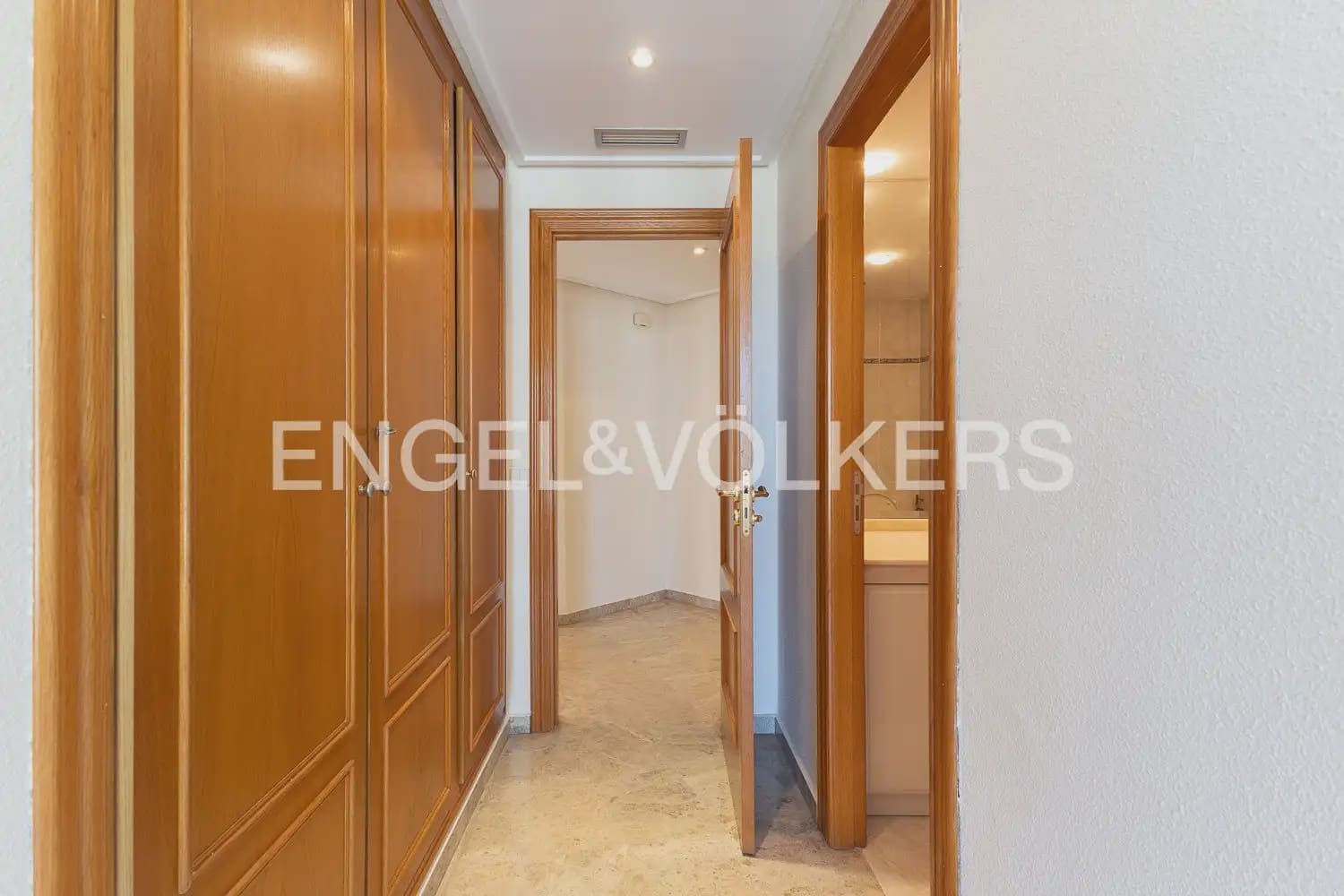4 Zimmer Wohnung zu vermieten in Valencia Stadt mit Pool Garage - 2.400 € (Ref: 9909788)