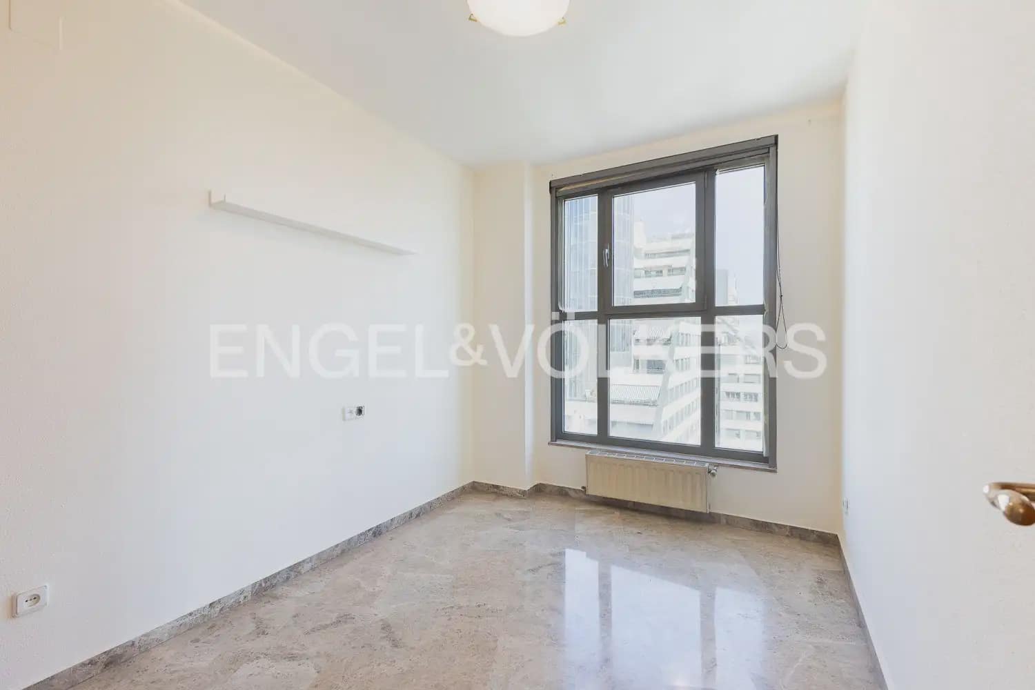 4 Zimmer Wohnung zu vermieten in Valencia Stadt mit Pool Garage - 2.400 € (Ref: 9909788)