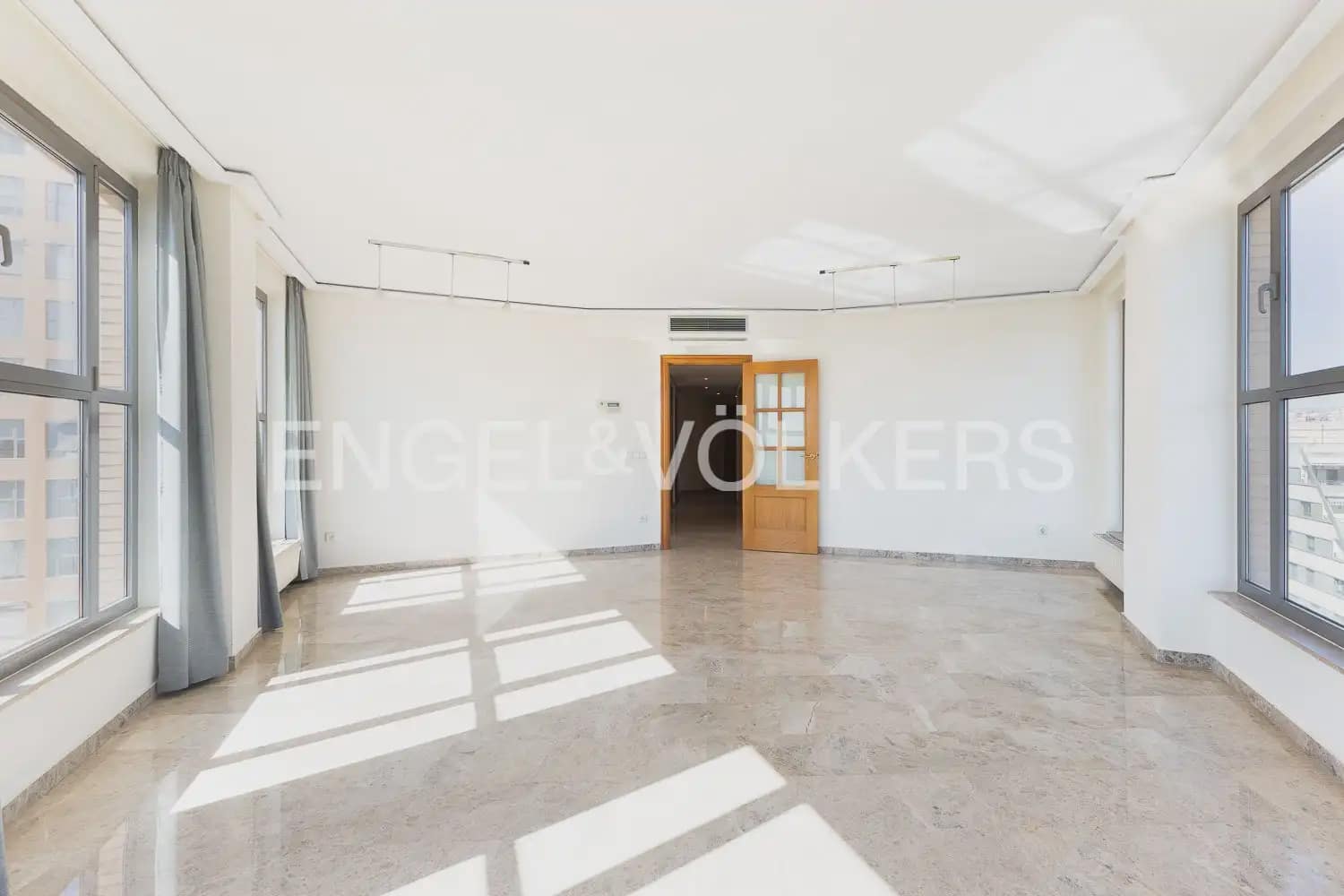 4 Zimmer Wohnung zu vermieten in Valencia Stadt mit Pool Garage - 2.400 € (Ref: 9909788)