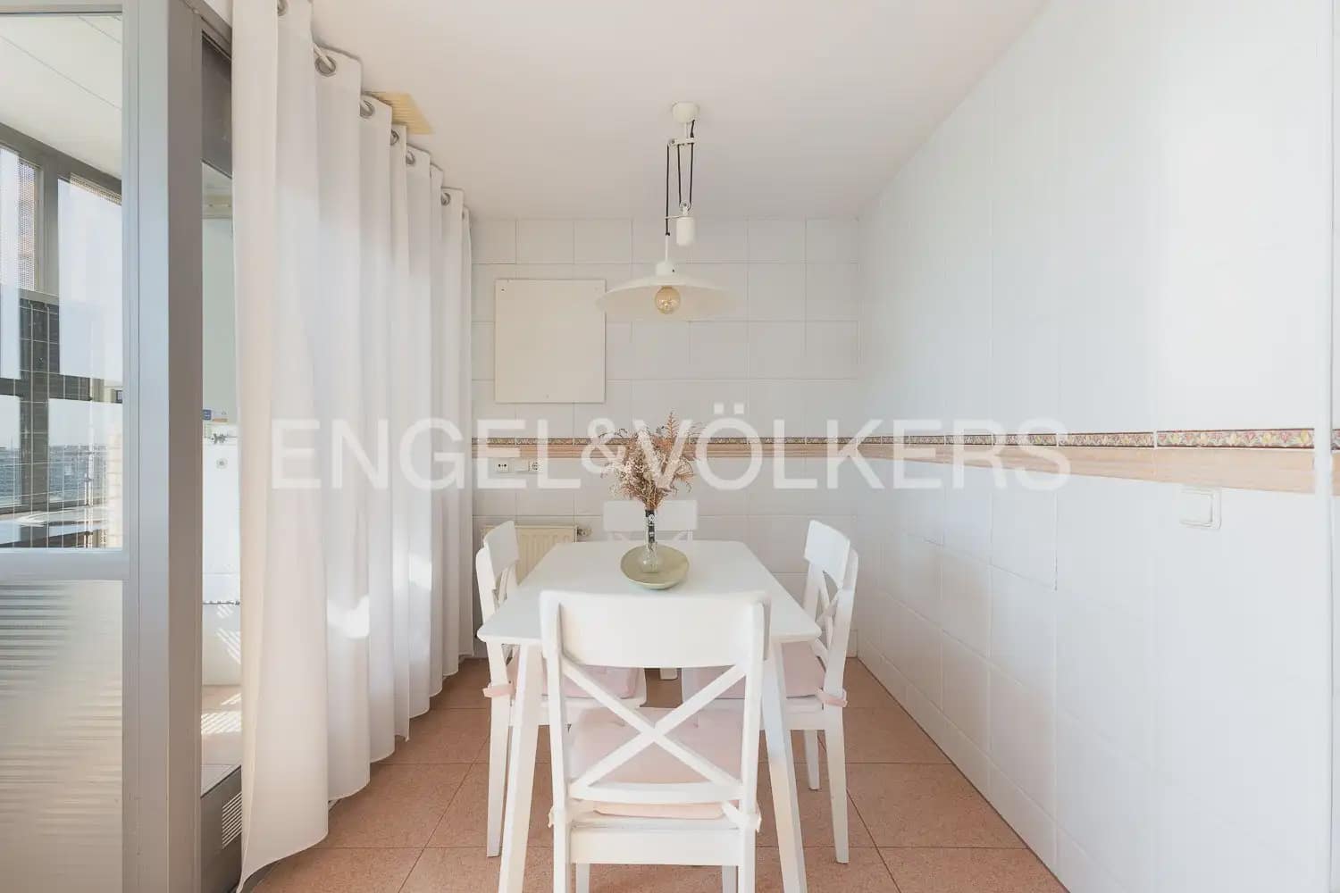 4 Zimmer Wohnung zu vermieten in Valencia Stadt mit Pool Garage - 2.400 € (Ref: 9909788)