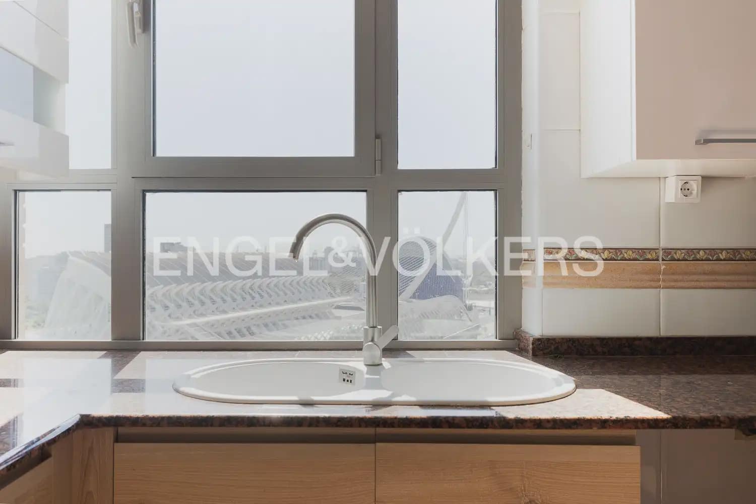 4 Zimmer Wohnung zu vermieten in Valencia Stadt mit Pool Garage - 2.400 € (Ref: 9909788)