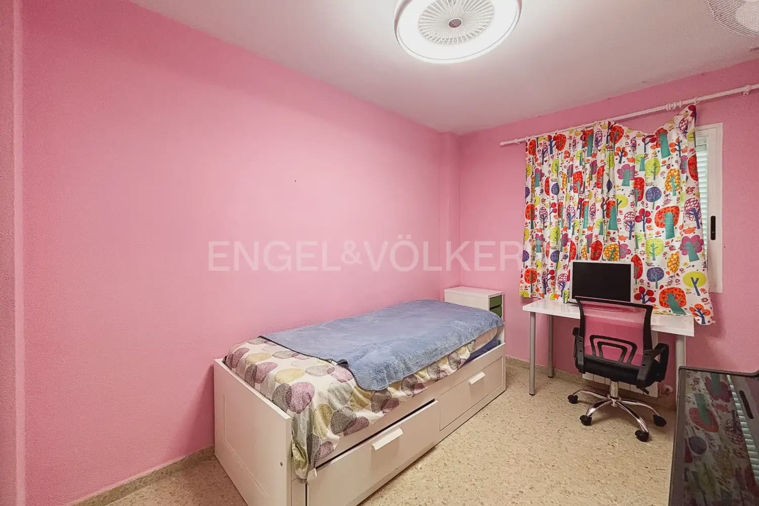 6 makuuhuone Huvila vuokrattavana paikassa La Pobla de Vallbona mukana uima-altaan 
autotalli - 3 200 € (Ref: 9911916)