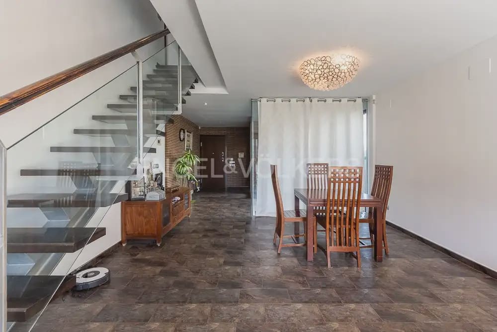 Chalet de 4 habitaciones en Paterna en alquiler con piscina garaje - 4.500 € (Ref: 9912280)