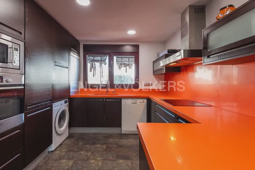 Chalet de 4 habitaciones en Paterna en alquiler con piscina garaje - 4.500 € (Ref: 9912280)