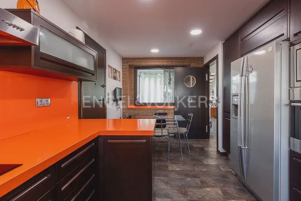 Chalet de 4 habitaciones en Paterna en alquiler con piscina garaje - 4.500 € (Ref: 9912280)
