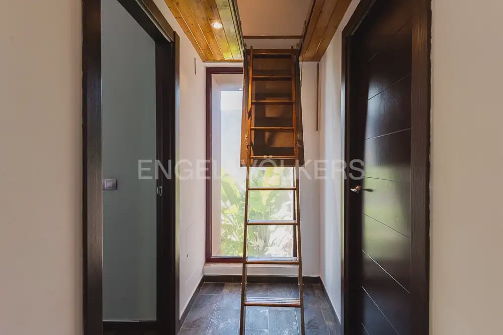 Chalet de 4 habitaciones en Paterna en alquiler con piscina garaje - 4.500 € (Ref: 9912280)