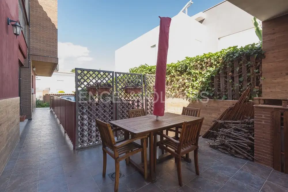 Chalet de 4 habitaciones en Paterna en alquiler con piscina garaje - 4.500 € (Ref: 9912280)