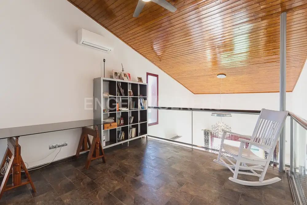 Chalet de 4 habitaciones en Paterna en alquiler con piscina garaje - 4.500 € (Ref: 9912280)