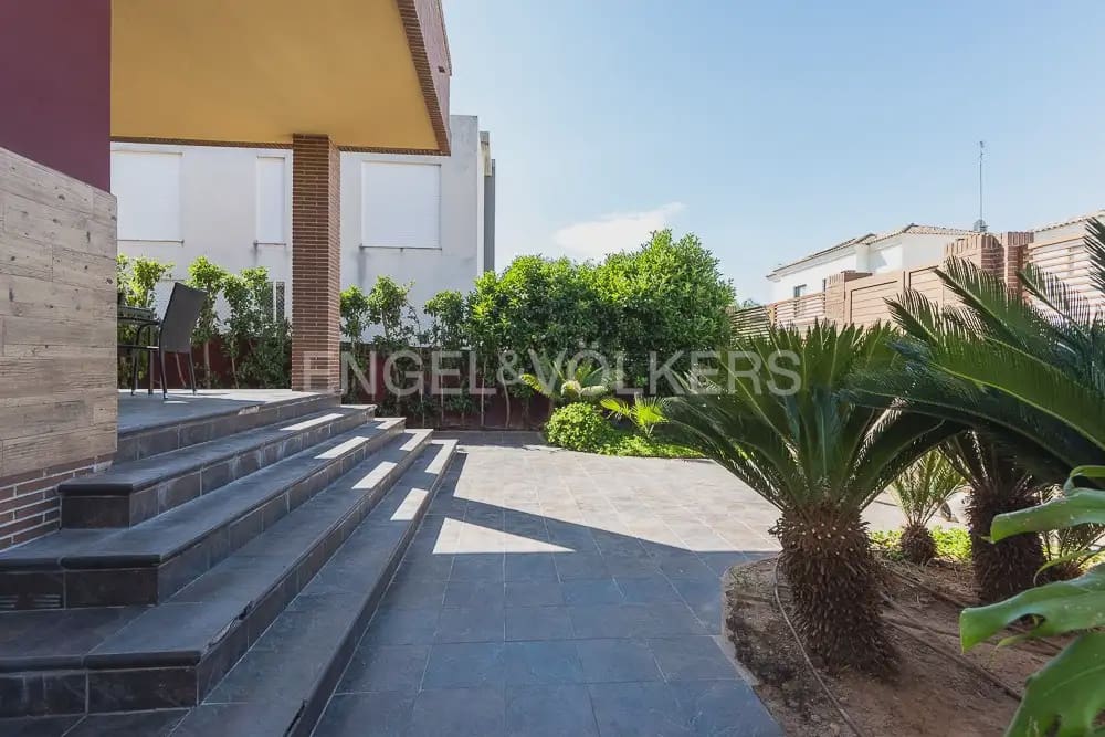 Chalet de 4 habitaciones en Paterna en alquiler con piscina garaje - 4.500 € (Ref: 9912280)