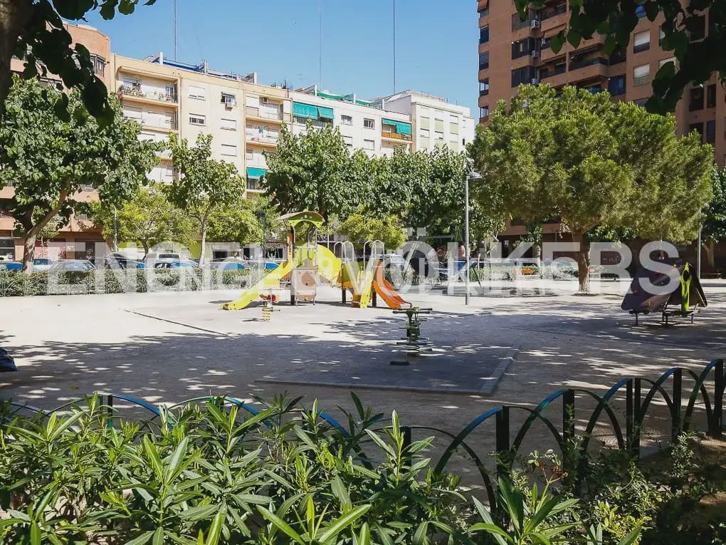 5 makuuhuone Asunto vuokrattavana paikassa Valencia kaupunki - 1 800 € (Ref: 9912281)