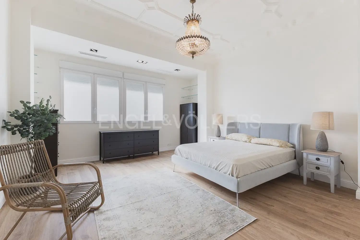 4 bedroom Flat for rent in Valencia city - € 3,200 (Ref: 9912284)