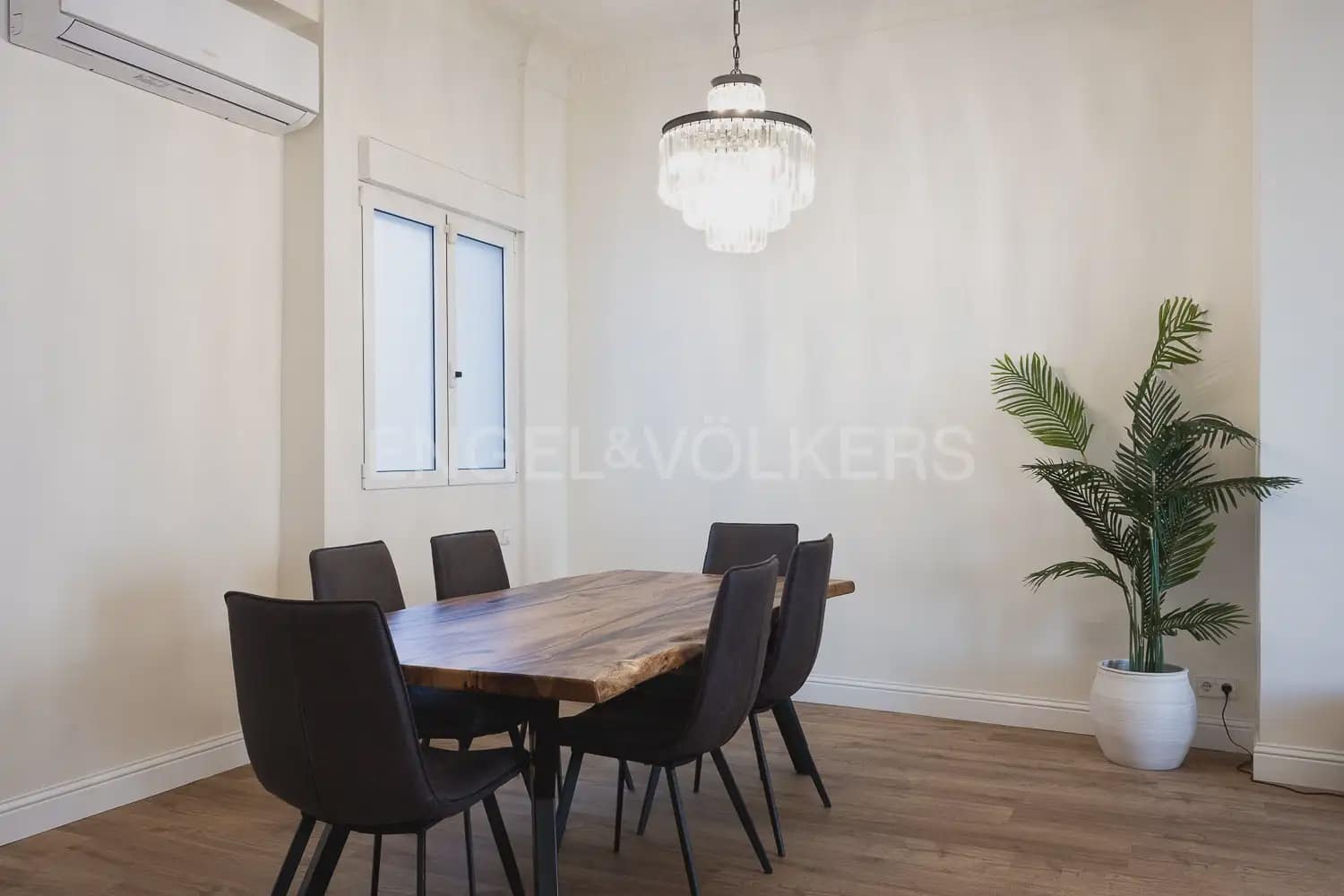 4 bedroom Flat for rent in Valencia city - € 3,200 (Ref: 9912284)