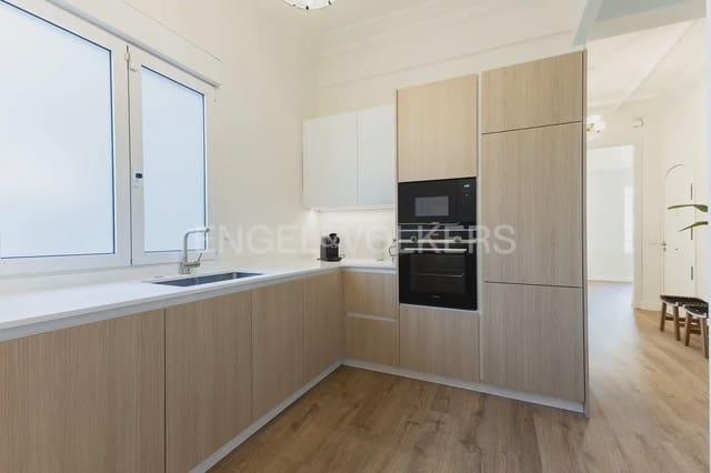 4 bedroom Flat for rent in Russafa, Valencia city - € 3,200 (Ref: 9912284)
