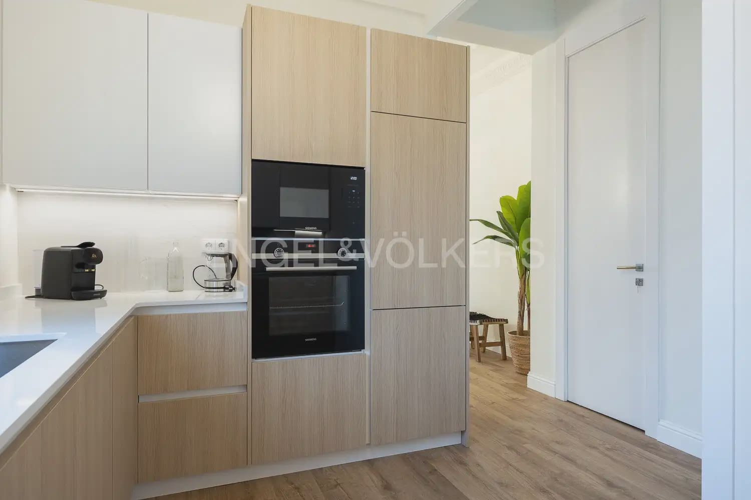 4 bedroom Flat for rent in Valencia city - € 3,200 (Ref: 9912284)