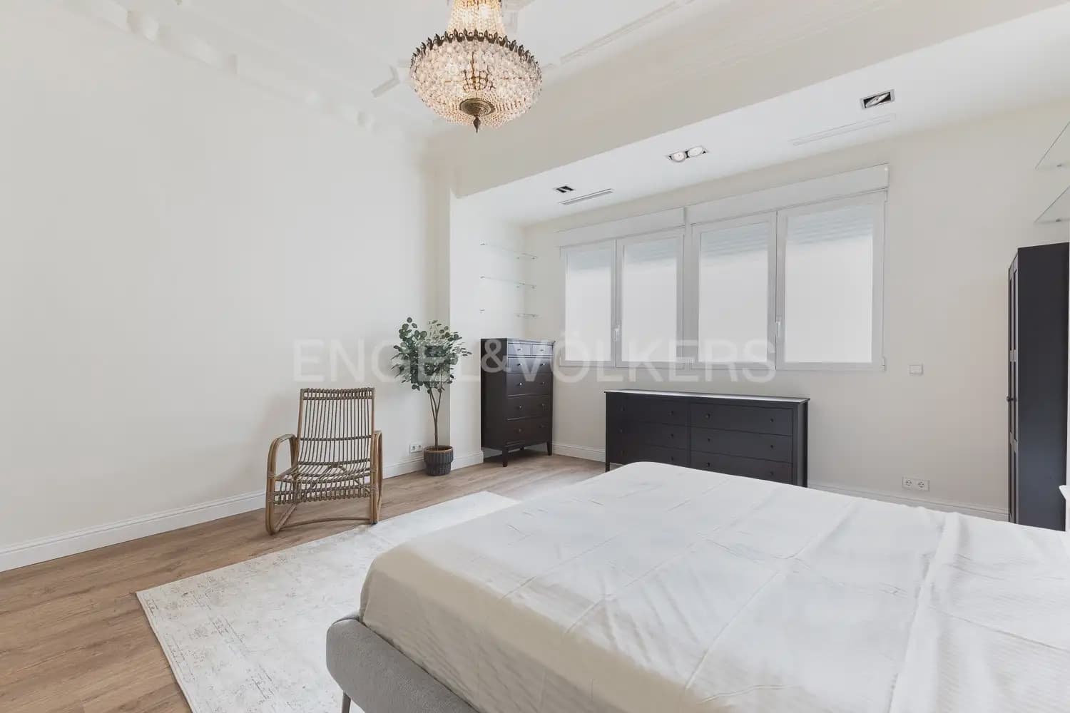 4 bedroom Flat for rent in Valencia city - € 3,200 (Ref: 9912284)
