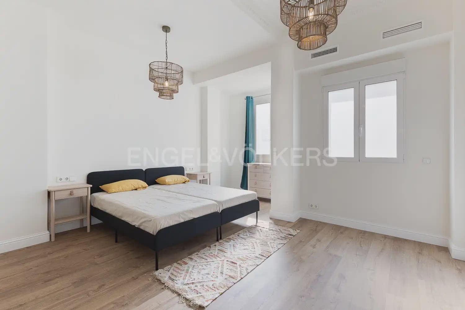 4 bedroom Flat for rent in Valencia city - € 3,200 (Ref: 9912284)
