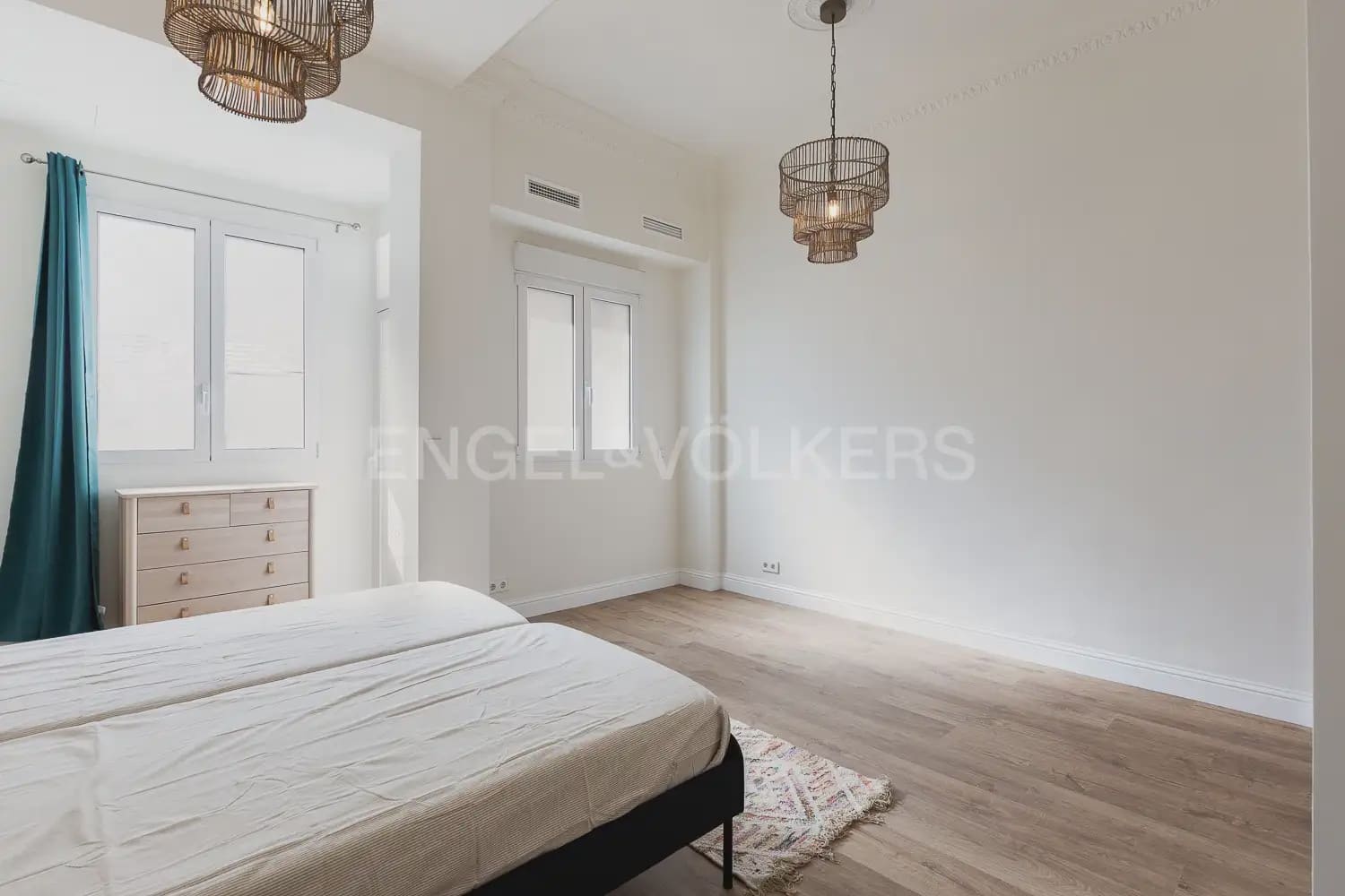 4 bedroom Flat for rent in Valencia city - € 3,200 (Ref: 9912284)