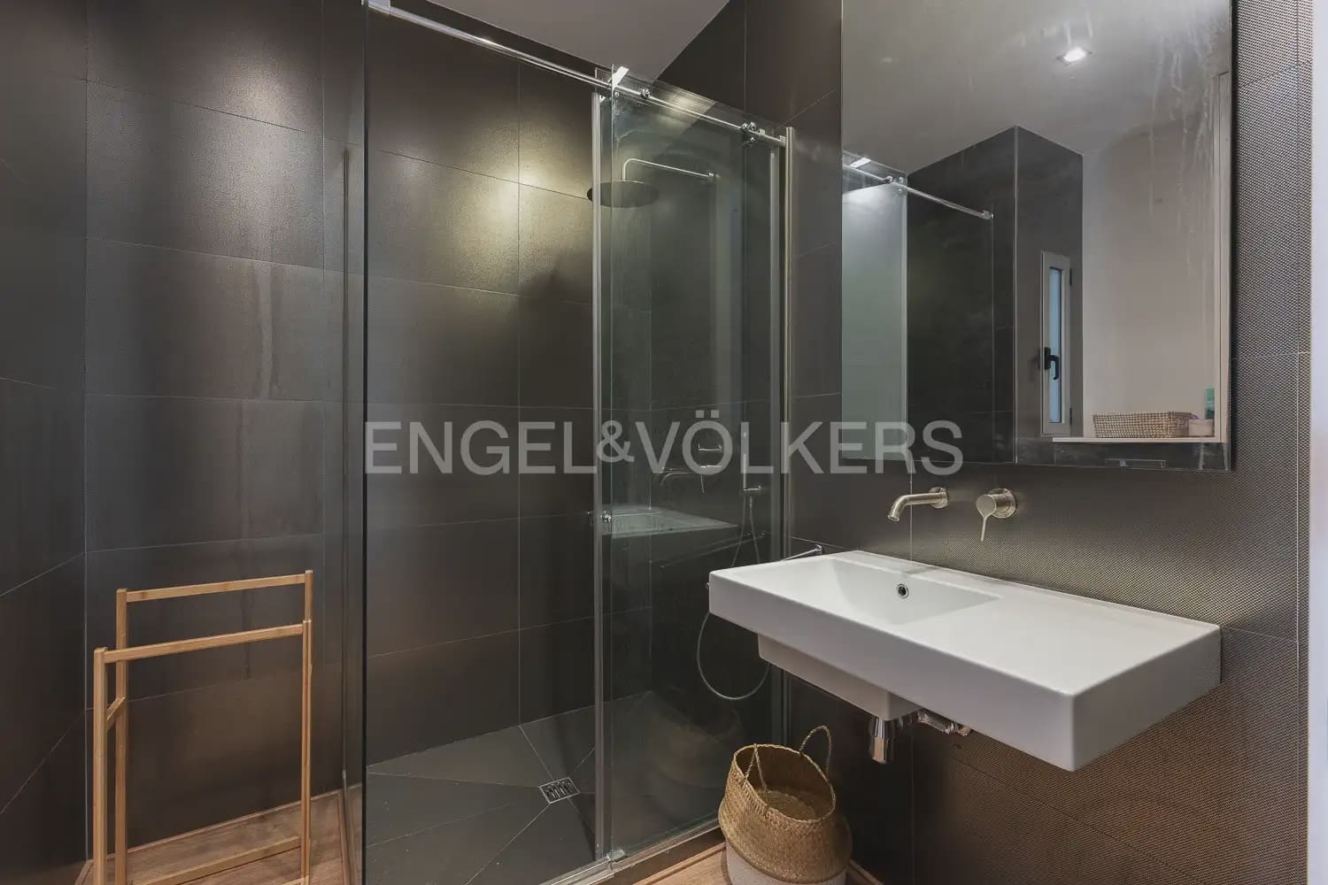 4 bedroom Flat for rent in Valencia city - € 3,200 (Ref: 9912284)