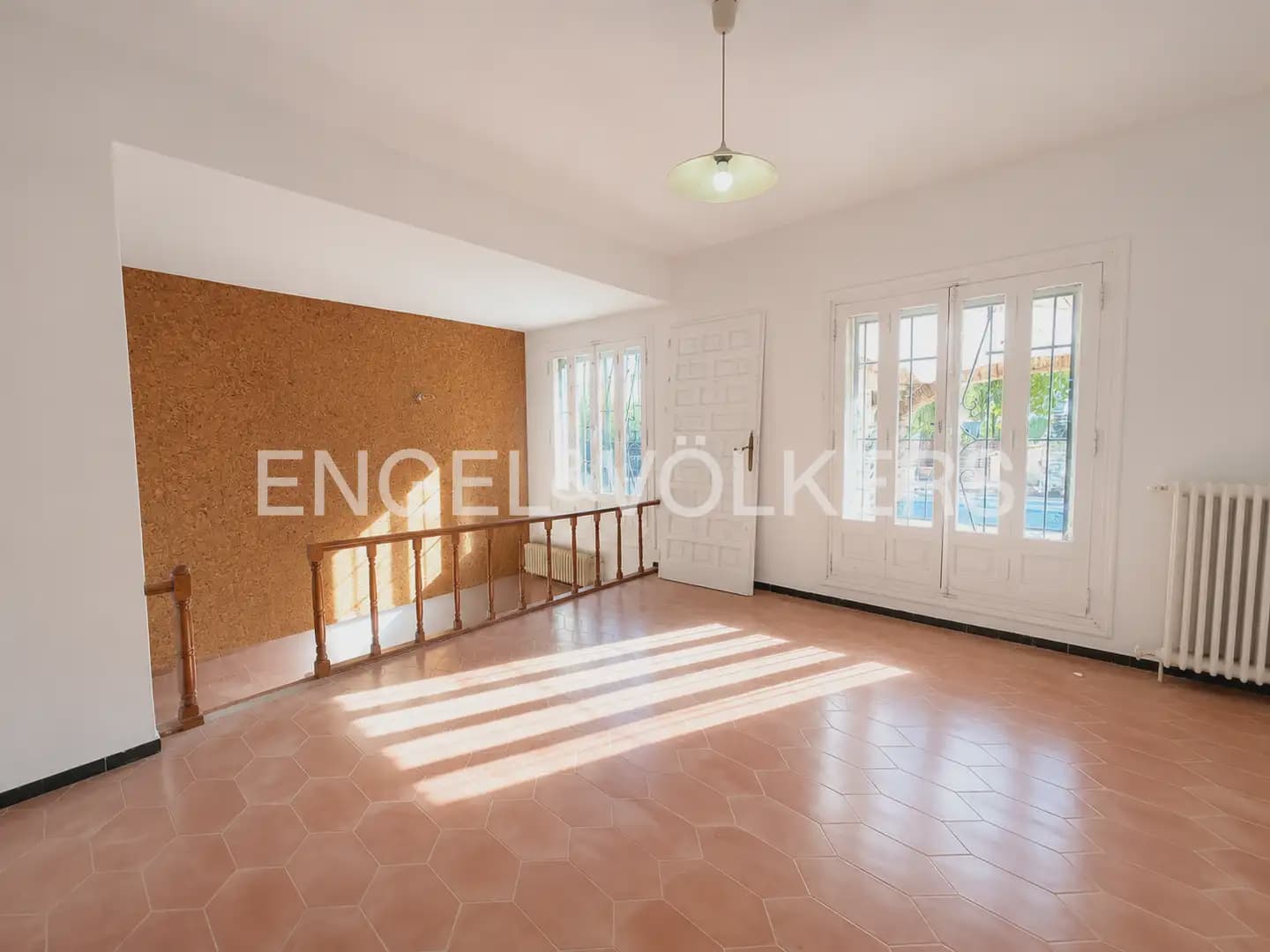 4 quarto Moradia para arrendar em Paterna com piscina garagem - 4 500 € (Ref: 9913679)