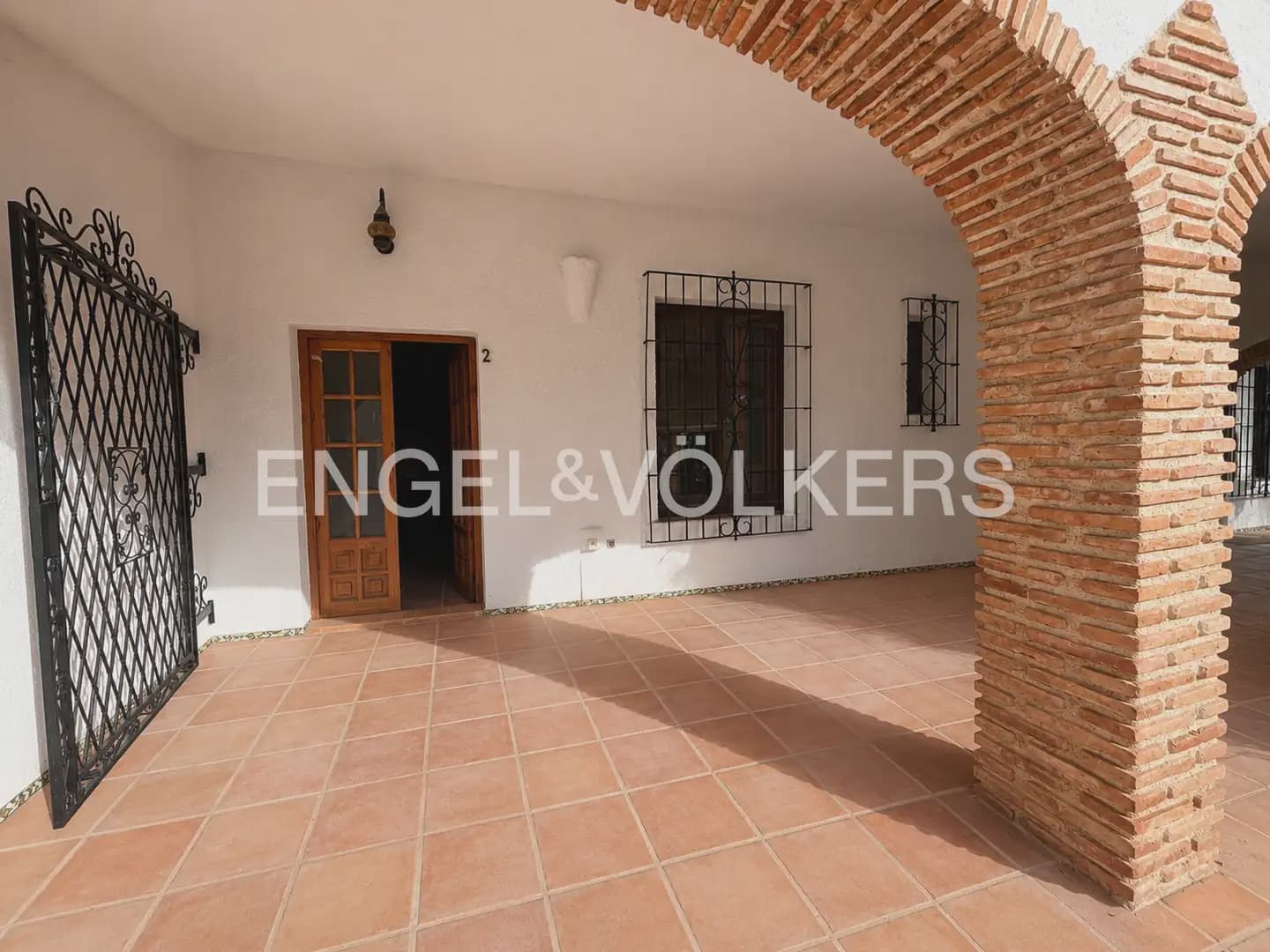 4 quarto Moradia para arrendar em Paterna com piscina garagem - 4 500 € (Ref: 9913679)