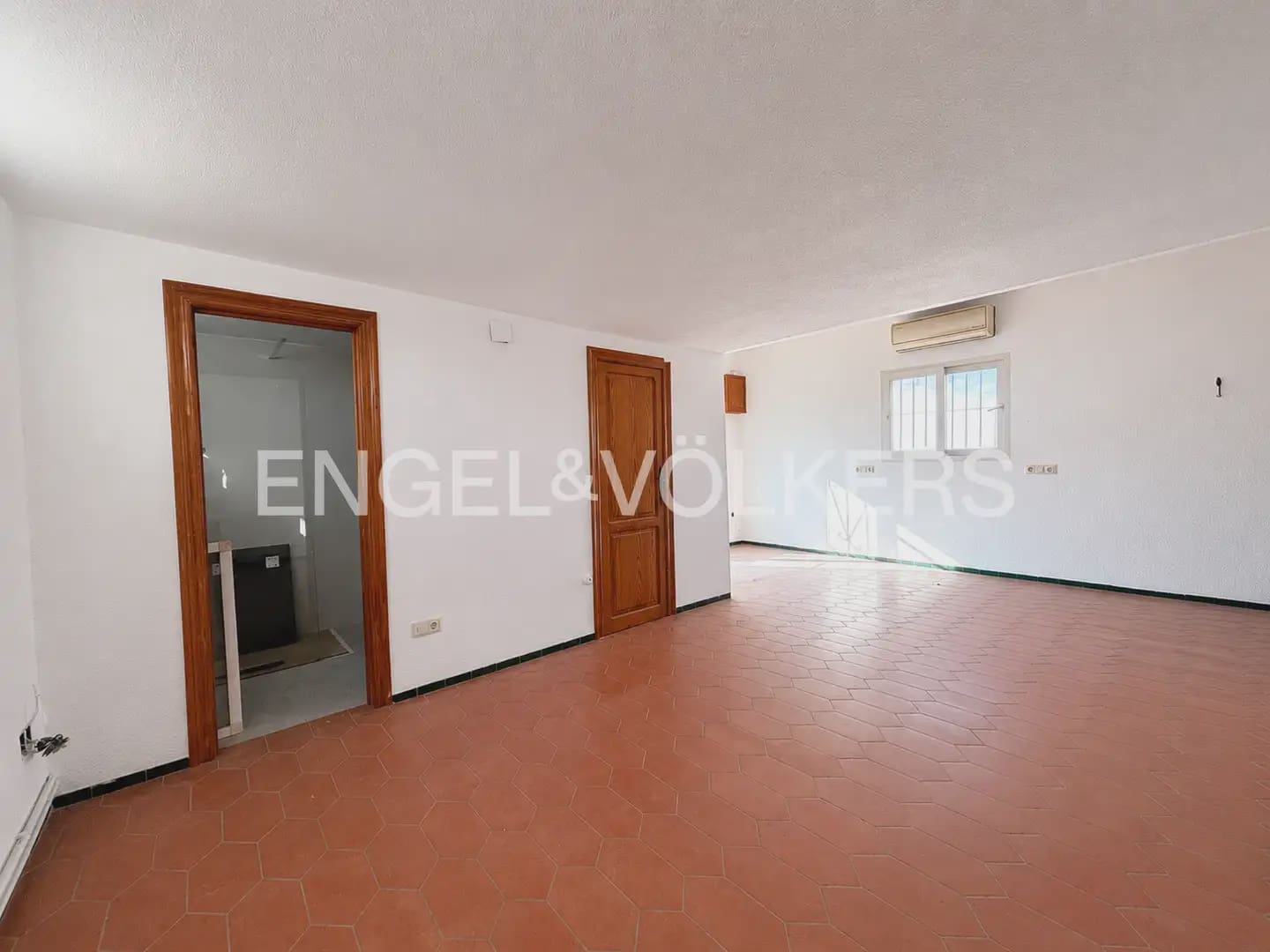 4 quarto Moradia para arrendar em Paterna com piscina garagem - 4 500 € (Ref: 9913679)