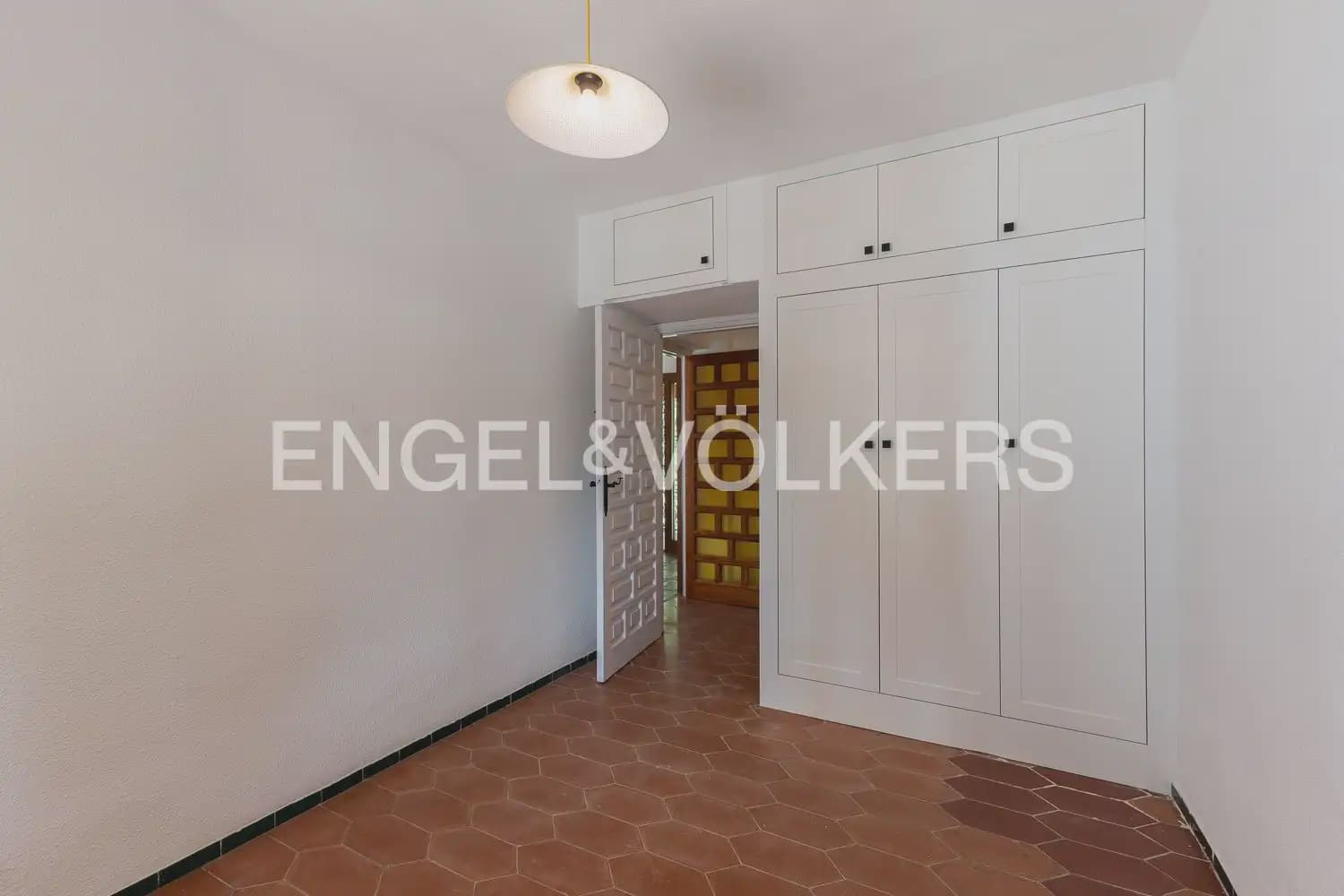 4 bedroom Villa for rent in Paterna with pool garage - € 3,895 (Ref: 9913679)