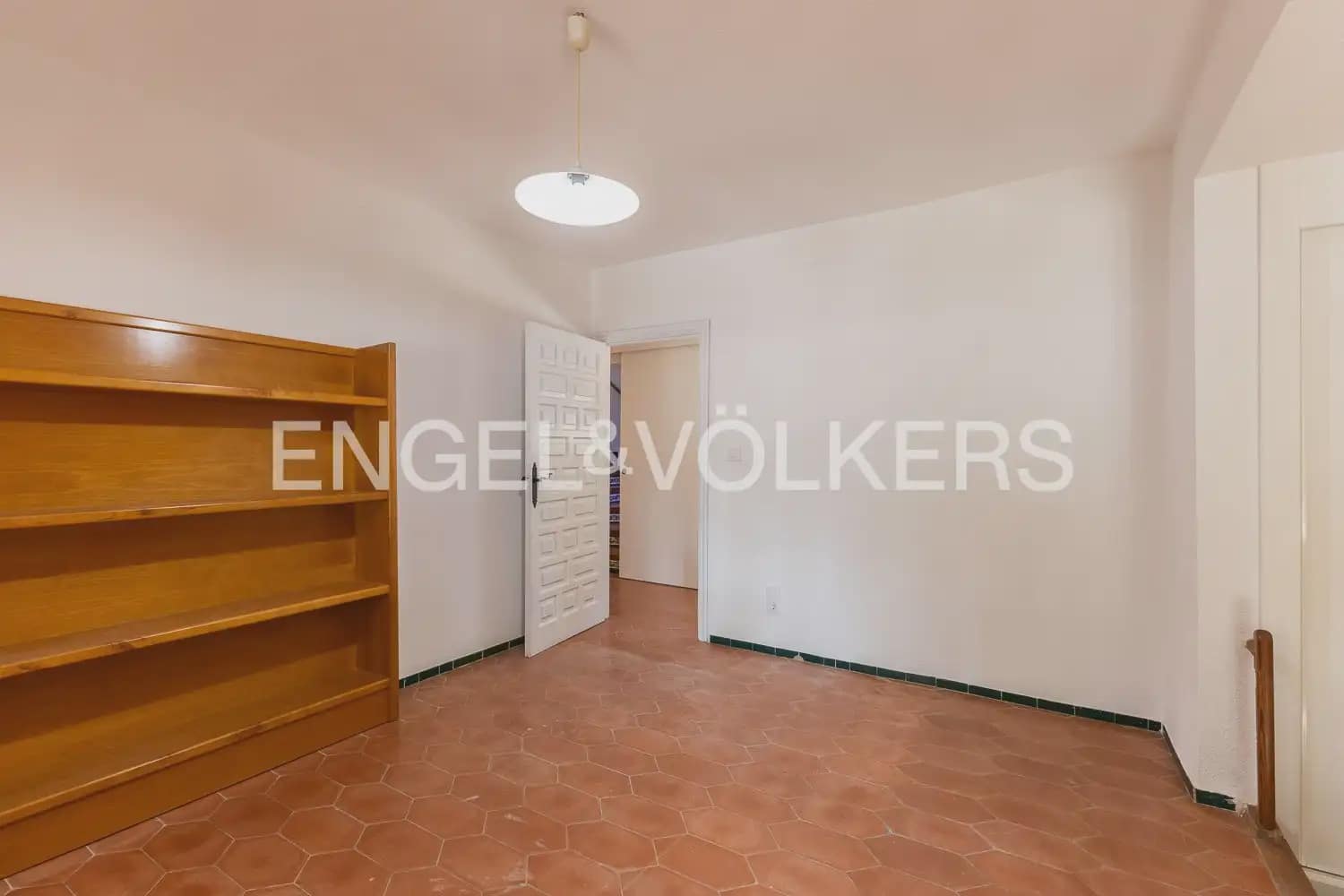 4 bedroom Villa for rent in Paterna with pool garage - € 3,895 (Ref: 9913679)