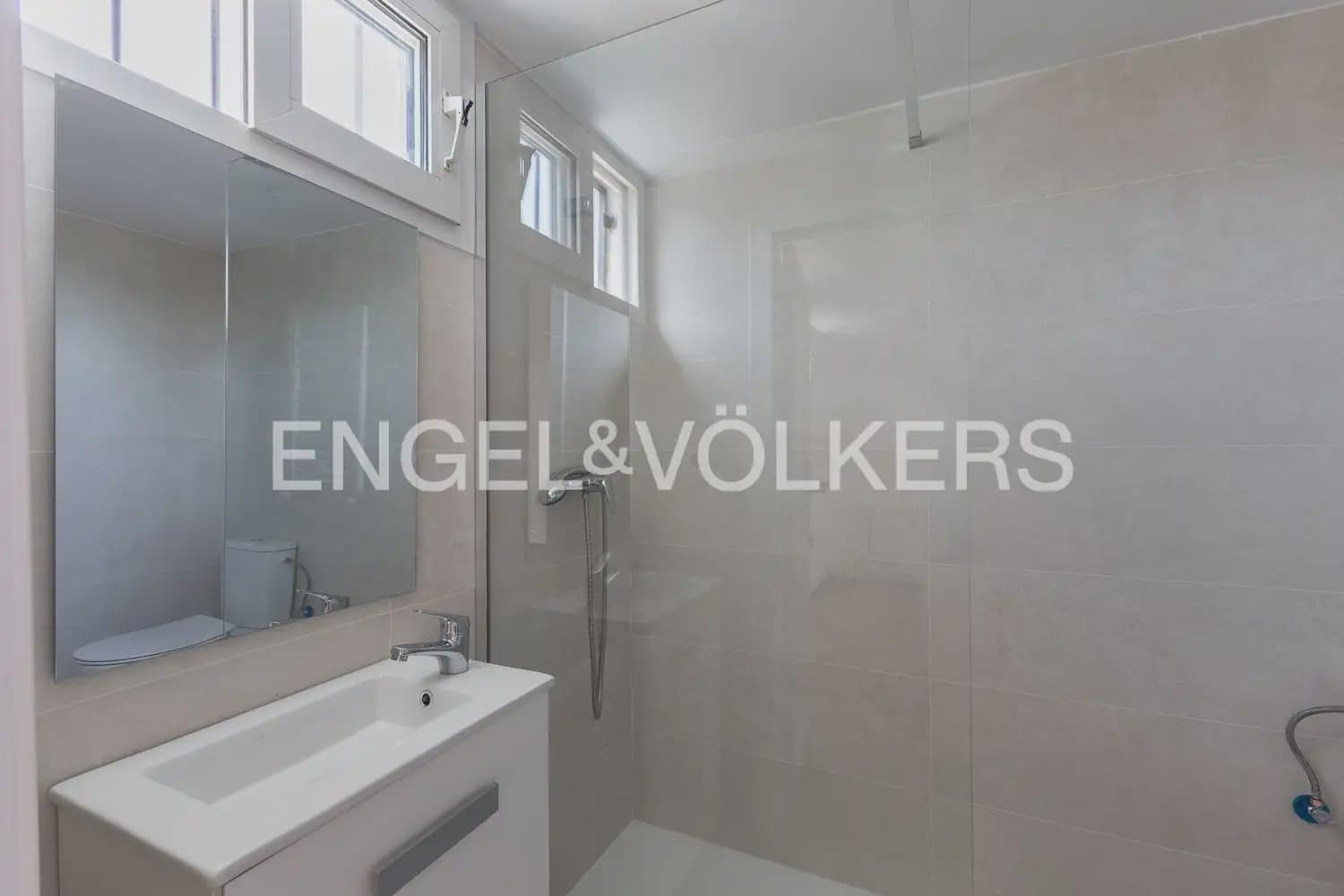 4 bedroom Villa for rent in Paterna with pool garage - € 3,895 (Ref: 9913679)