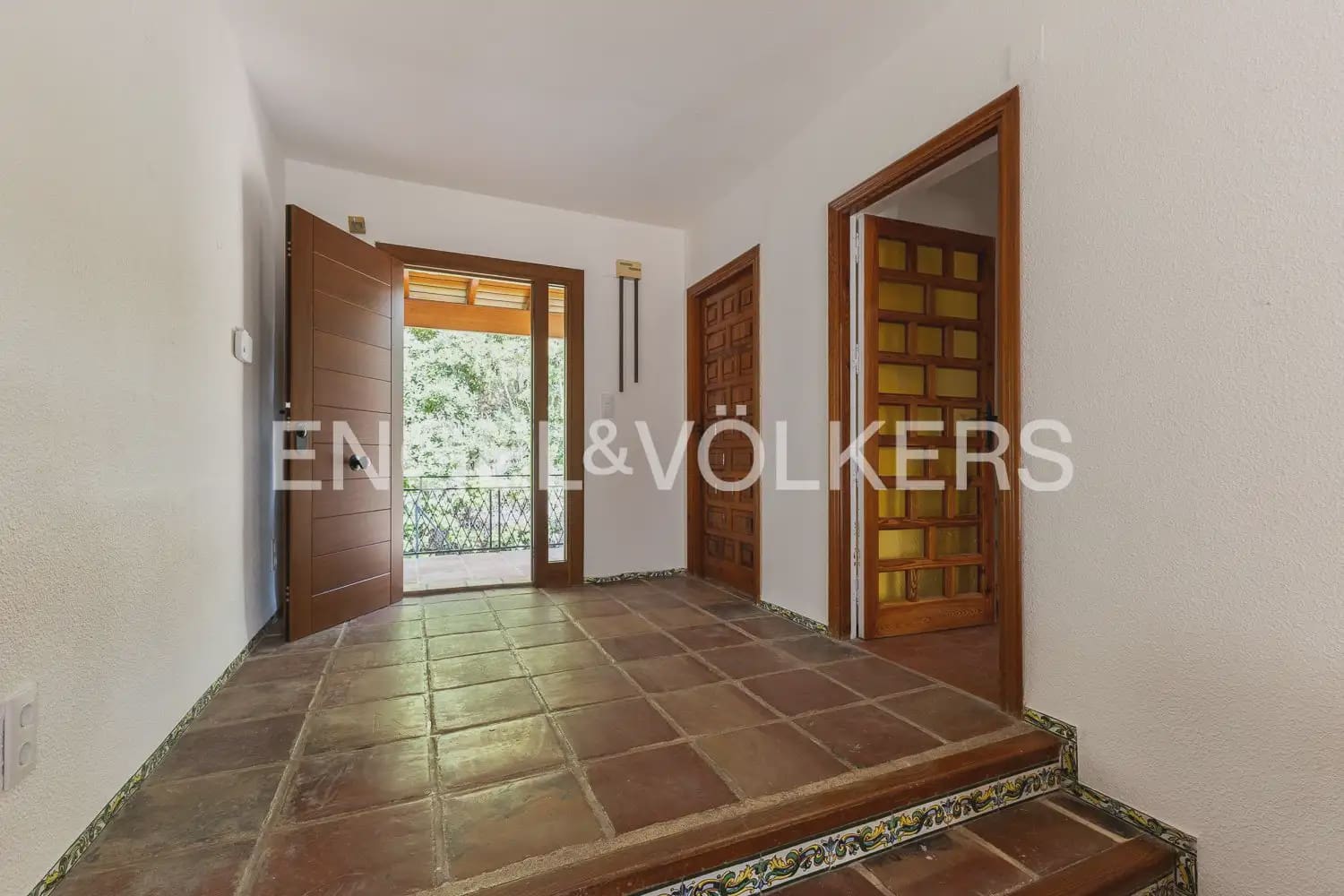 4 bedroom Villa for rent in Paterna with pool garage - € 3,895 (Ref: 9913679)