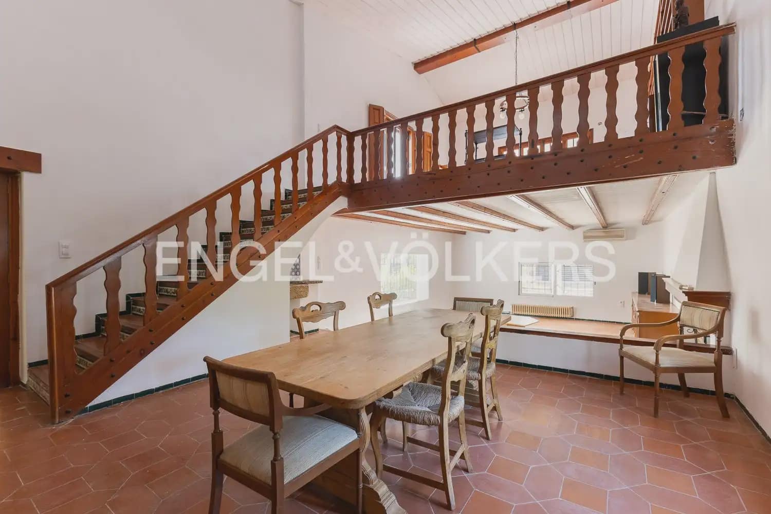4 bedroom Villa for rent in Paterna with pool garage - € 3,895 (Ref: 9913679)