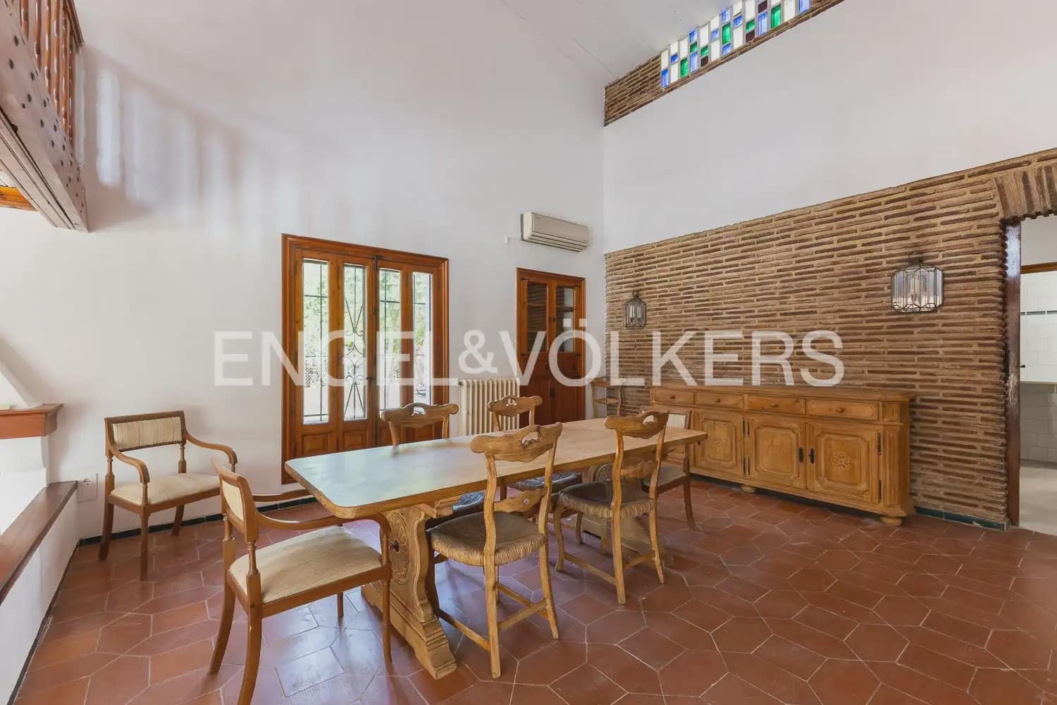 4 bedroom Villa for rent in Paterna with pool garage - € 3,895 (Ref: 9913679)