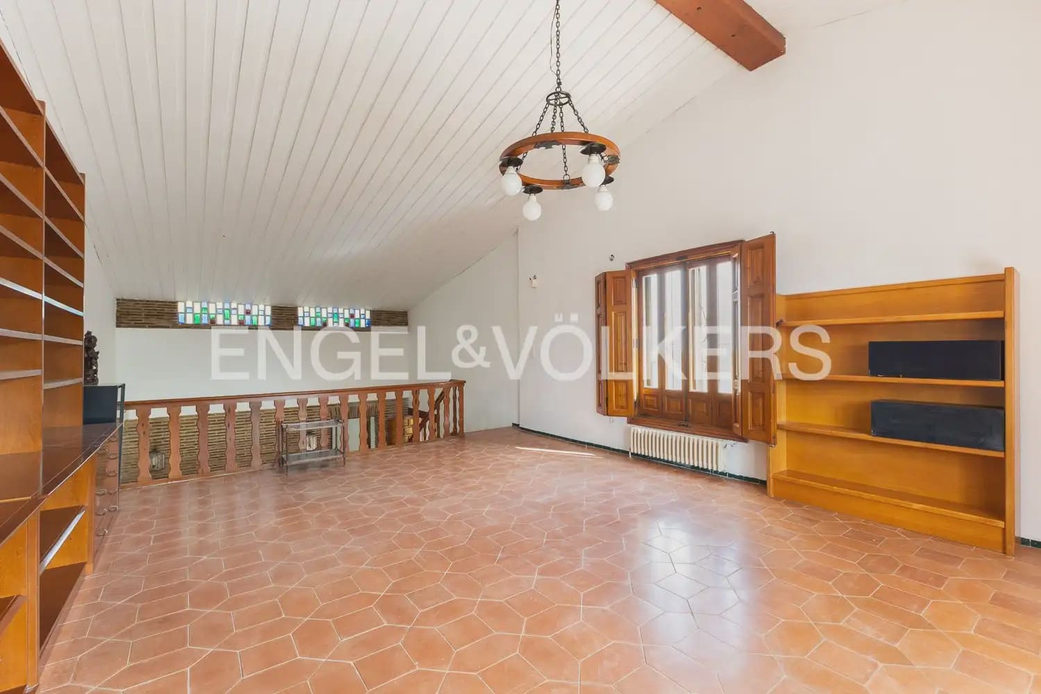 4 bedroom Villa for rent in Paterna with pool garage - € 3,895 (Ref: 9913679)