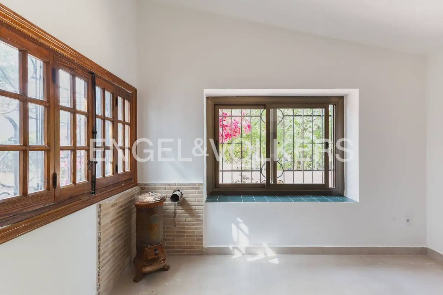 4 bedroom Villa for rent in Paterna with pool garage - € 3,895 (Ref: 9913679)
