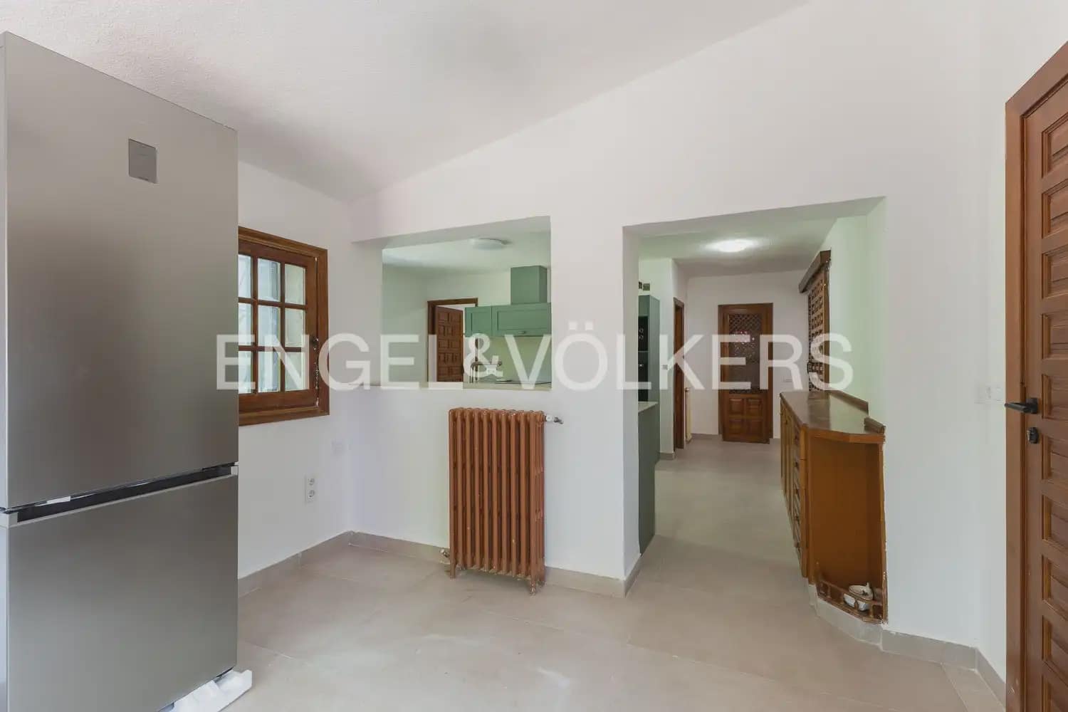 4 bedroom Villa for rent in Paterna with pool garage - € 3,895 (Ref: 9913679)
