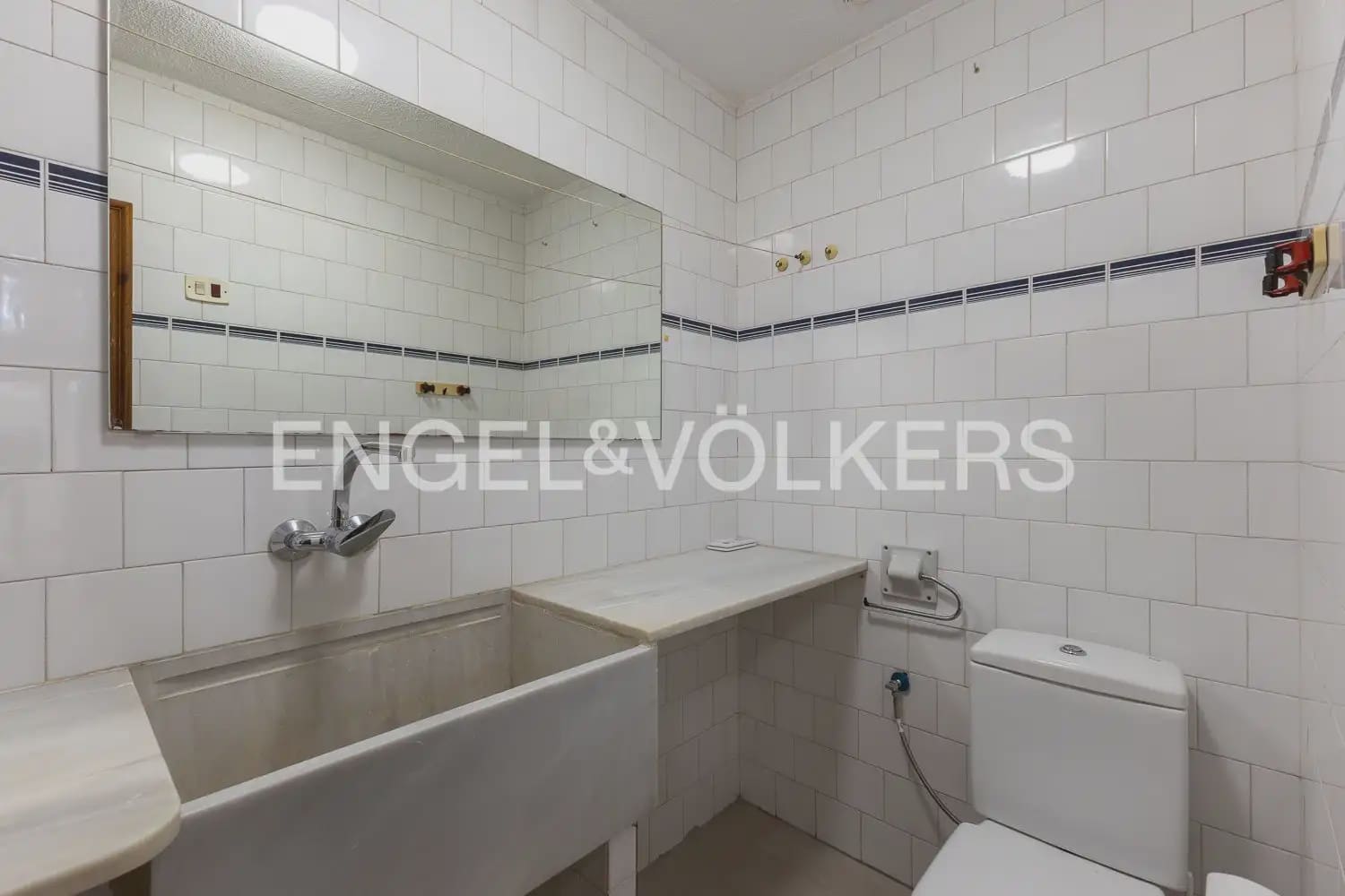 4 bedroom Villa for rent in Paterna with pool garage - € 3,895 (Ref: 9913679)