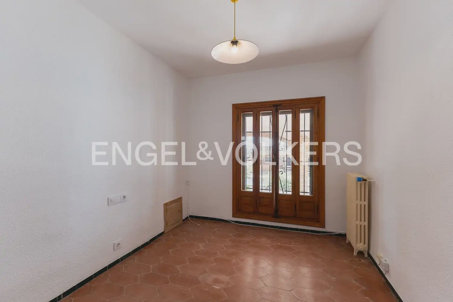 4 bedroom Villa for rent in Paterna with pool garage - € 3,895 (Ref: 9913679)