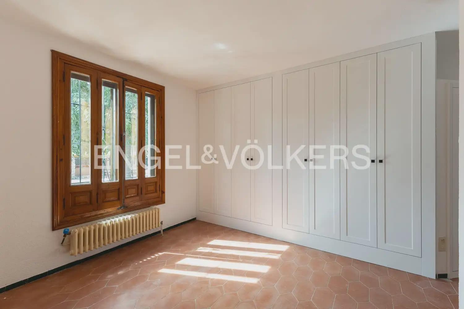 4 bedroom Villa for rent in Paterna with pool garage - € 3,895 (Ref: 9913679)